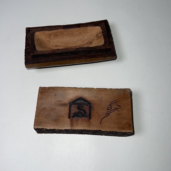 Hand Carved West African Wooden Trinket Box - Picture 4 of 5